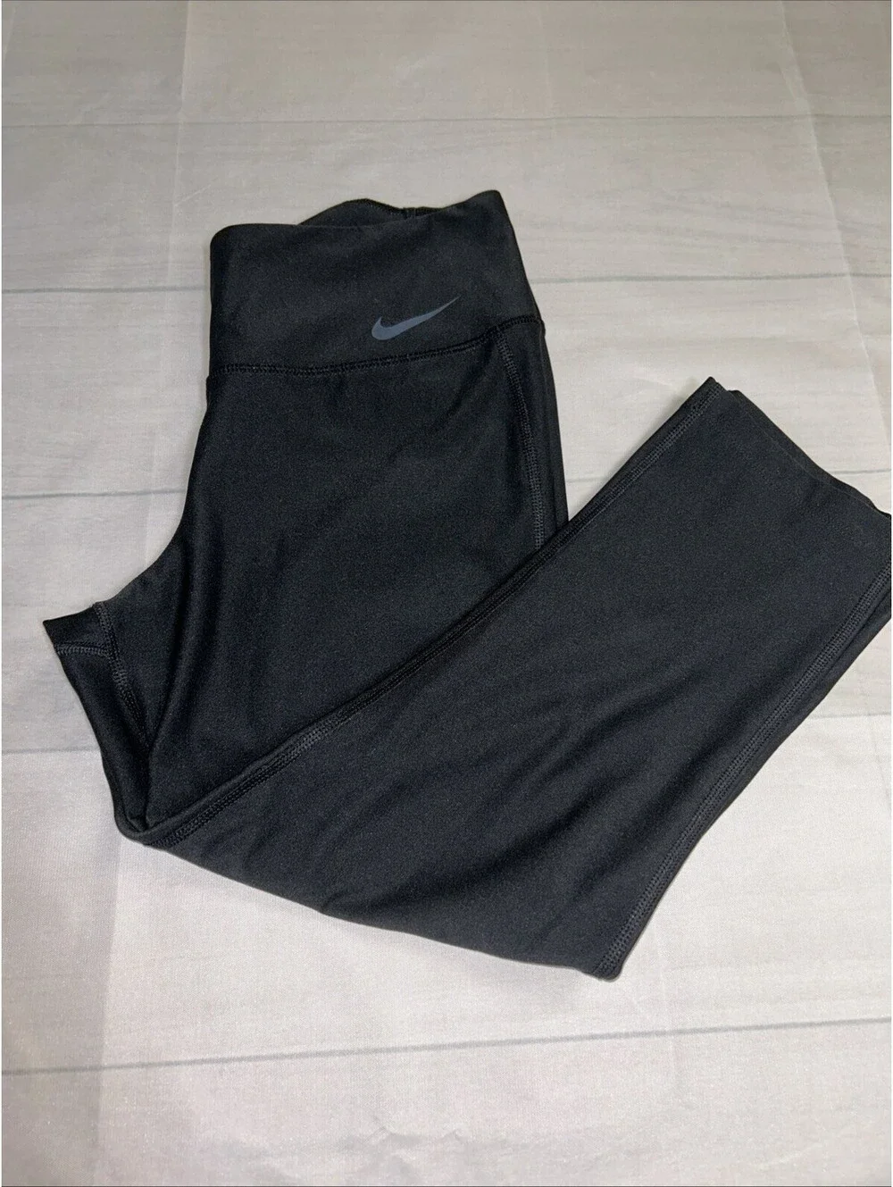 Nike Dri-FIT Women’s Capri Leggings Small Black Crop Athletic Workout Pants